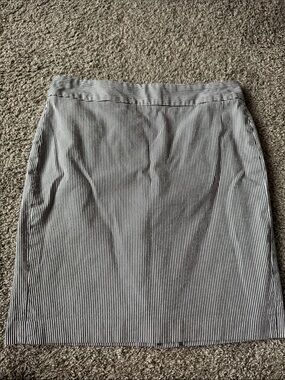 Banana Republic Striped Pencil Skirt in Black and White